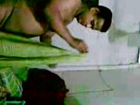 அத்தை இந்தியா கர் கர் தனது கணவருடன் ரியல் சேலையில் உடலுறவு கொள்கிறார் புதிய கவர்ச்சியான உண்மையான திரைப்படம்