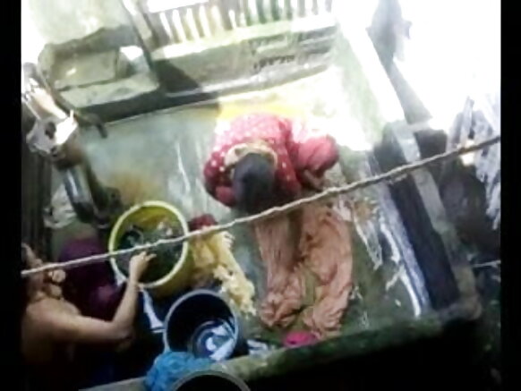 பங்களா தேசி கிராமம் தேசி கிராமத்தின் பெண்கள் டாக்கா தலைமையகம் நகரில் குளியல் இந்தி கவர்ச்சியான சுரங்க வீடியோ (5)