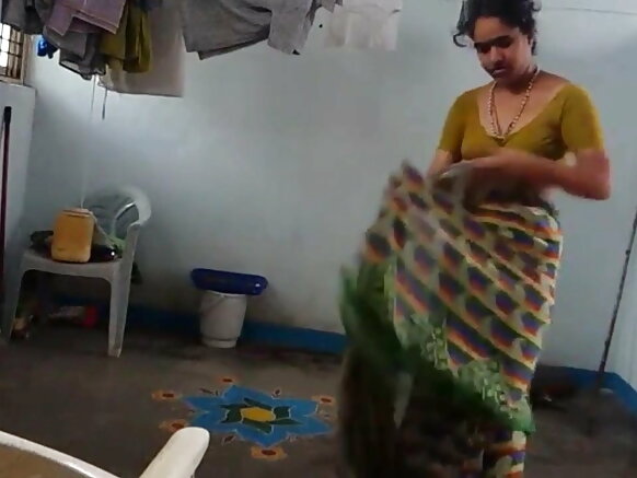 தேசி செக்ஸி ஷோ ஷோ ஹேரி வாலி சங்கலுடன் தேசி பாத் சேலை பயன்படுத்துகிறது
