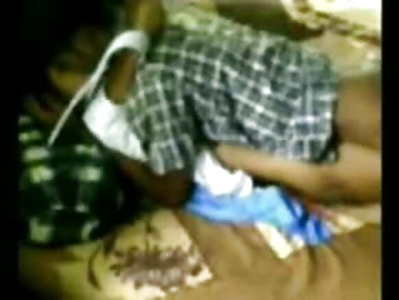இந்திய கவர்ச்சியான பெண் தனது காதலனுடன் முதல் படம்