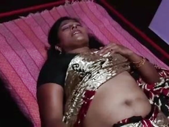 எஸ். இந்திய அத்தை செக்ஸ் அனுப்புங்கள் இந்தி பஸ்டி மல்லு அத்தை தனது ஓட்டுநருடன் மசாஜ் பெறுகிறார்