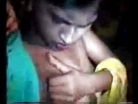 வட இந்தியாவின் அத்தை என் மார்பகங்களை என் அண்டை கவர்ச்சியான திரைப்படத்தின் முன் காட்டினார்