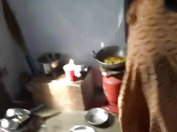 நண்பர்களுடன் விளையாடுவது கவர்ச்சியான காதலன் போஜ்புரி திரைப்பட நண்பர் சகோதரி
